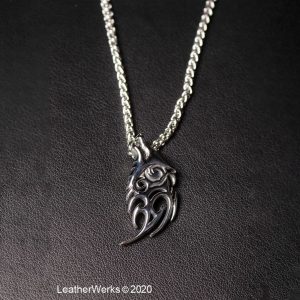 13004013 Howling Wolf Head Amulet