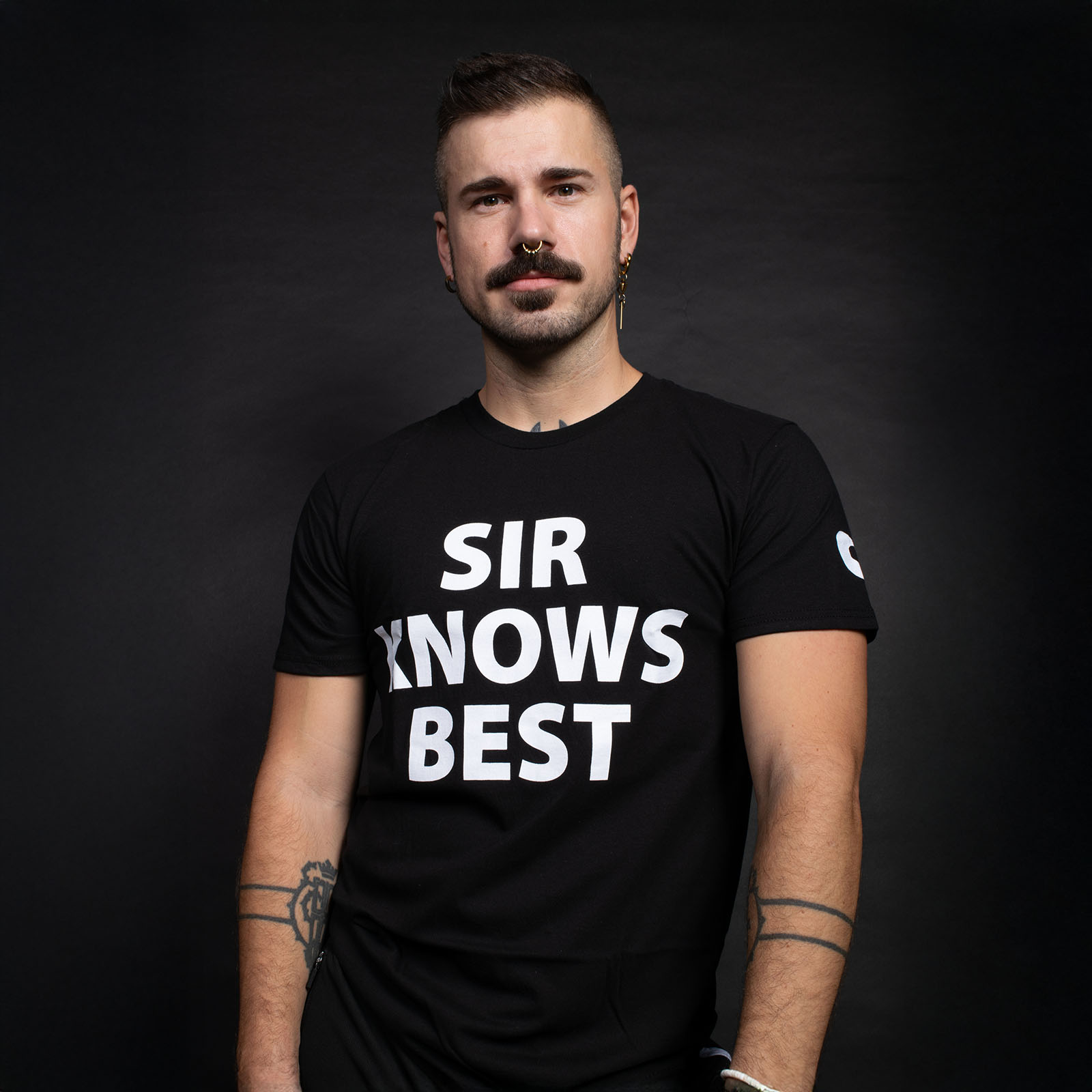 SIR KNOWS BEST T Shirt Front