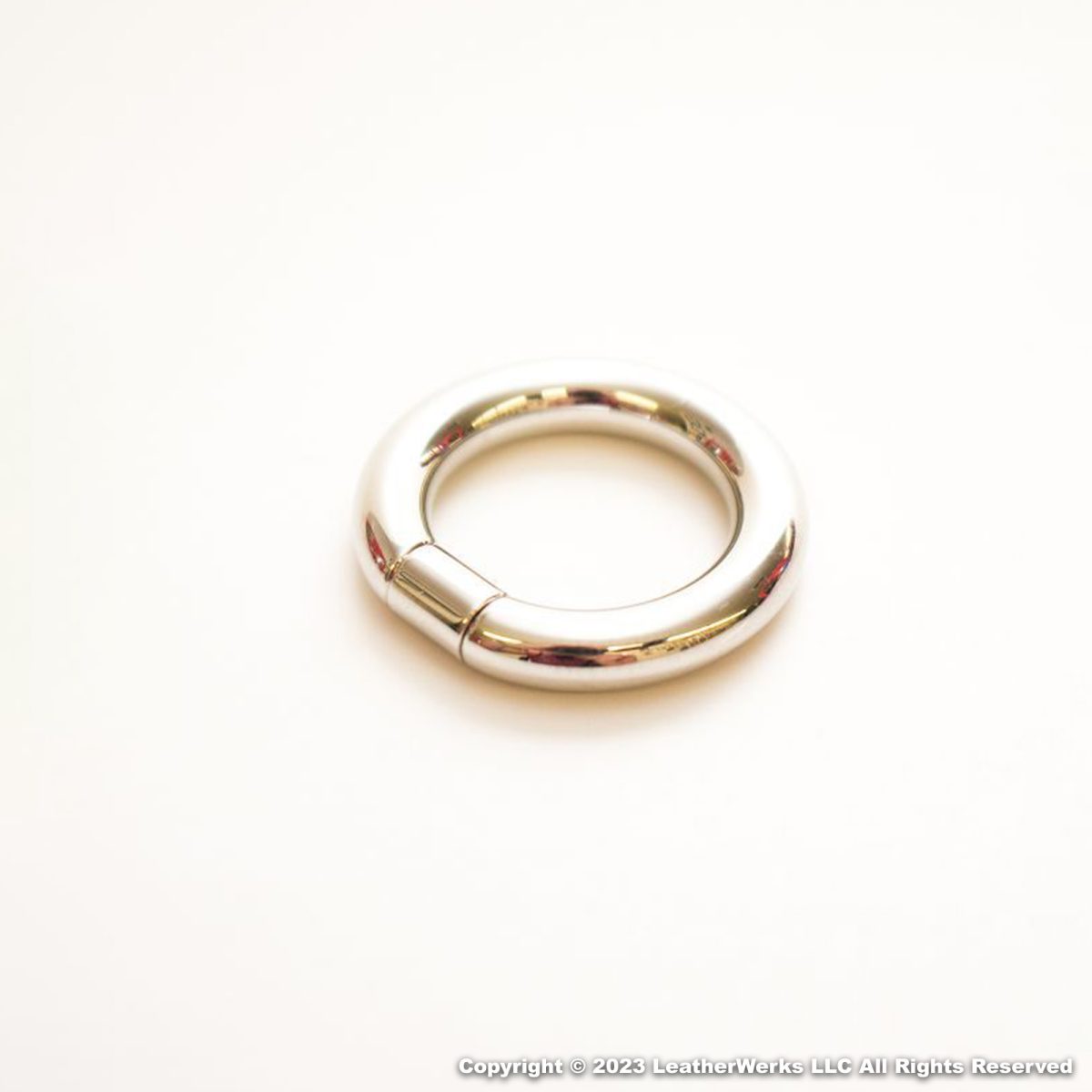 4G Captive Bar Ring